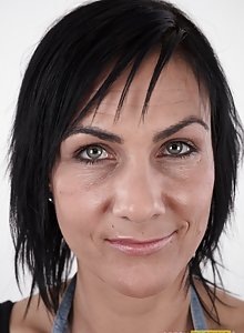 Nasty MILF Linda takes off her jeans to pose nude for porno casting shots